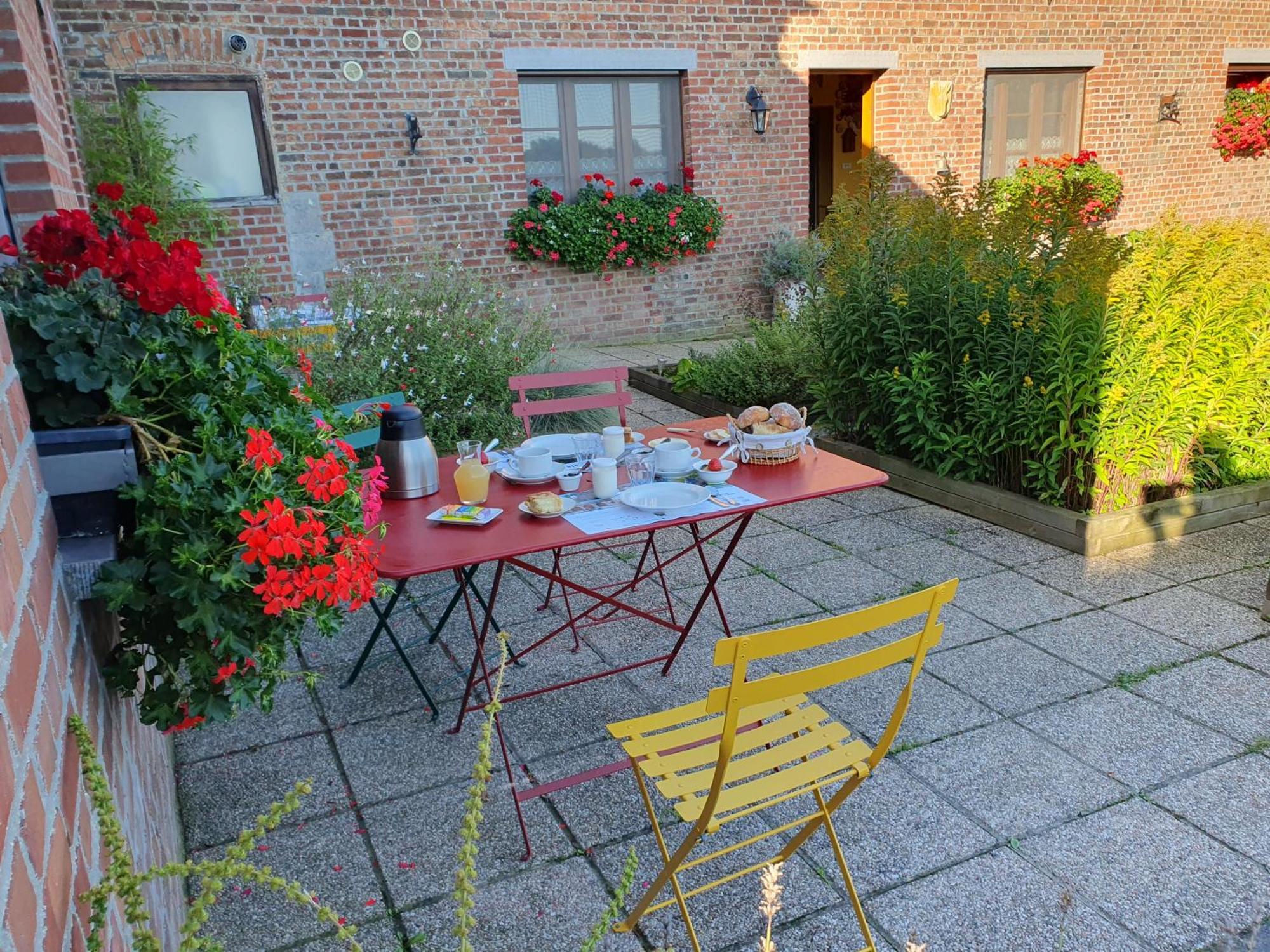 Bed and Breakfast Les Mout'Anes Saint-Hilaire-sur-Helpe Exterior foto
